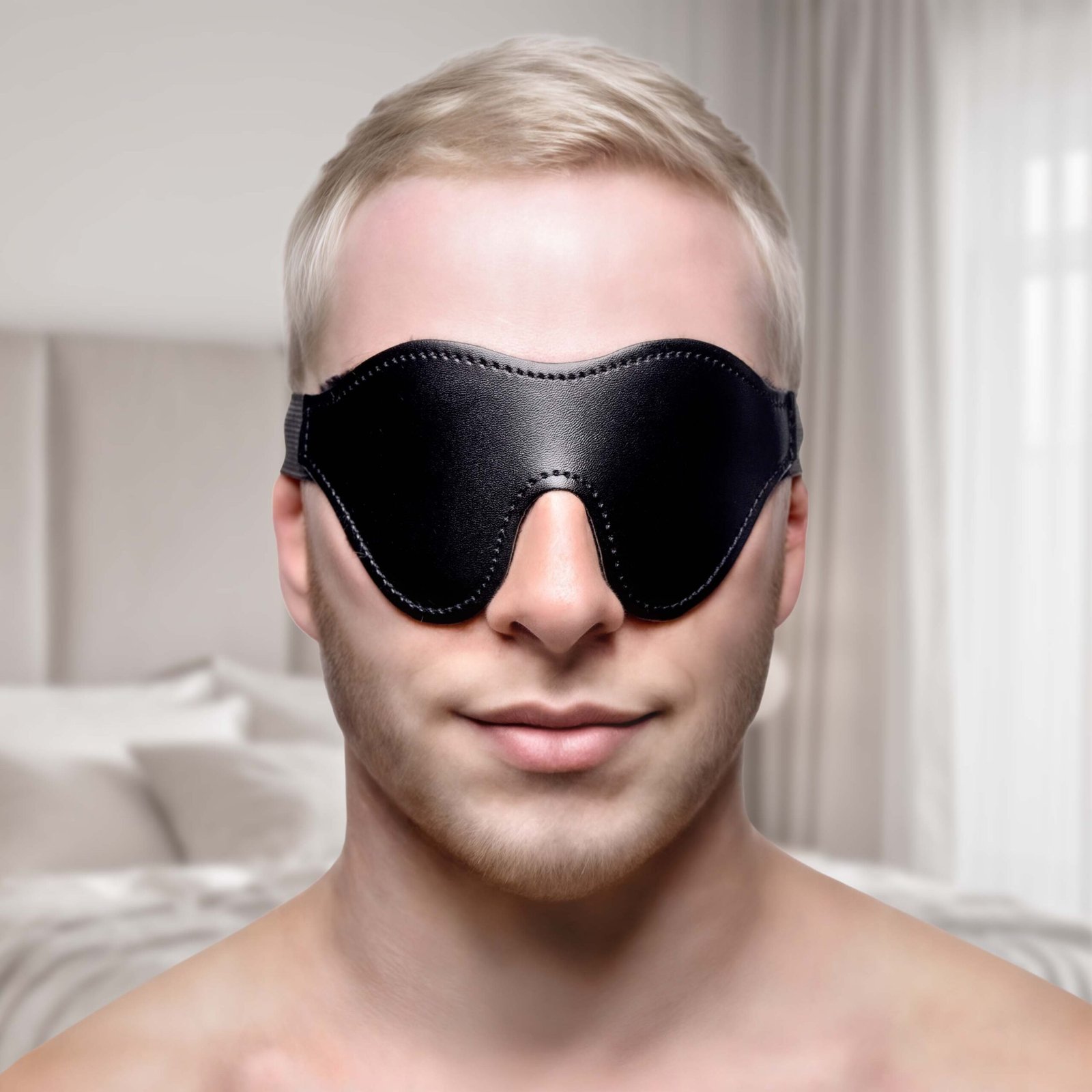 AE924_Ai-Model_001 AE924 Black Fleece Lined Blindfold
