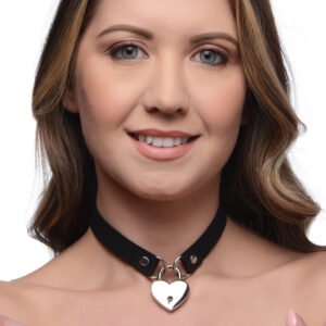 AG418 Lock-It Heart Choker